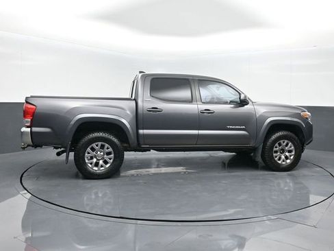 Used 2017 Toyota Tacoma SR5 image 8