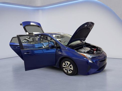 Used 2016 Toyota Prius Four image 8
