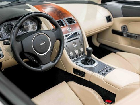 Used 2006 Aston Martin DB9 Volante RWD image 2