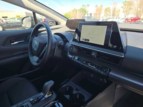 Used 2025 Toyota Prius XLE image 10