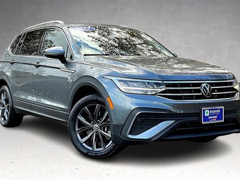 Used 2022 Volkswagen Tiguan SE image 3