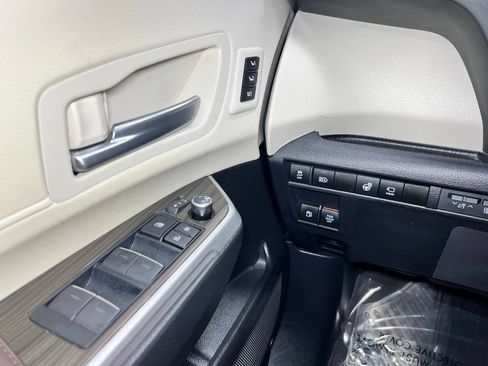 Used 2024 Toyota Sienna Platinum AWD/4WD image 28