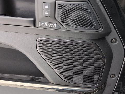 New 2026 Land Rover Defender 110 OCTA image 32