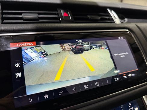 Used 2020 Land Rover Range Rover Sport HSE AWD/4WD image 32
