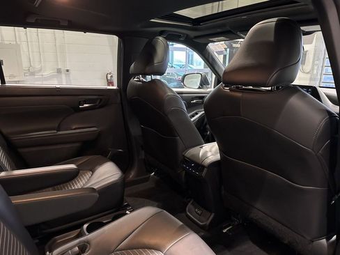 Used 2022 Toyota Highlander XSE image 28