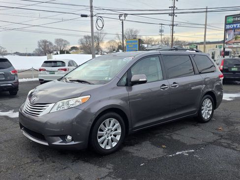 Used 2014 Toyota Sienna Limited image 1
