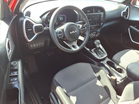 Used 2025 Kia Soul LX FWD image 15