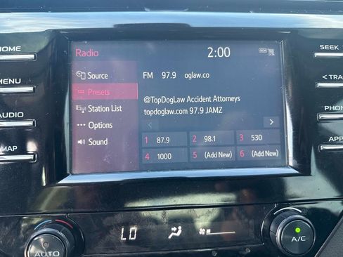 Used 2019 Toyota Camry SE image 22