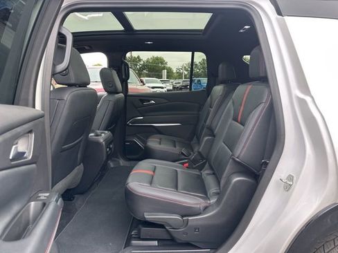 Used 2024 Chevrolet Traverse RS image 26