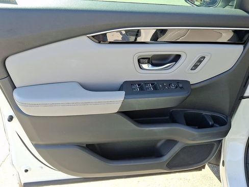 Used 2023 Honda Pilot Touring image 10