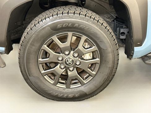 Used 2025 Toyota 4Runner SR5 AWD/4WD image 34