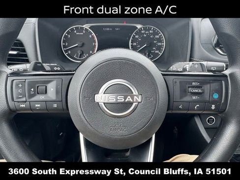 Used 2022 Nissan Rogue SV AWD/4WD image 12