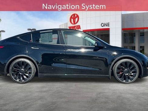 Used 2022 Tesla Model Y Performance image 3