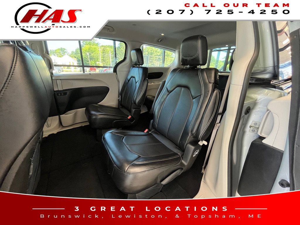 Used 2024 Chrysler Pacifica Touring-L FWD image 13