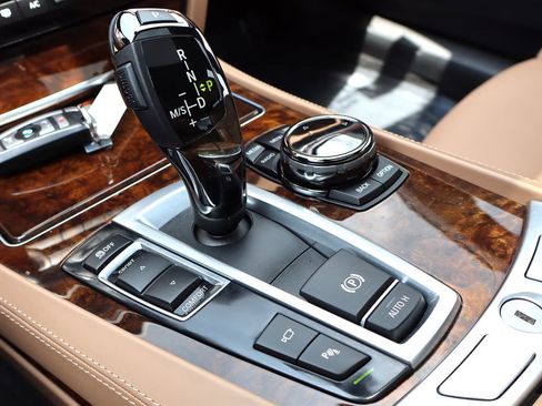 Used 2015 BMW 750Li RWD image 32