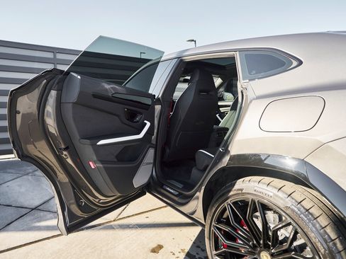 Used 2025 Lamborghini Urus SE image 26