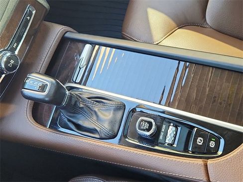 Used 2019 Volvo XC90 T6 Momentum w/ Protection Package Premier image 16