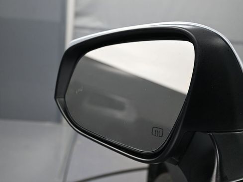 Used 2024 Toyota Corolla Cross LE image 5