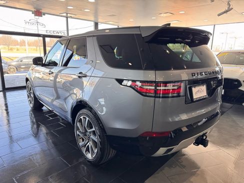 Used 2020 Land Rover Discovery Landmark image 4
