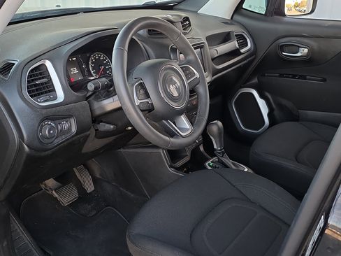 Used 2019 Jeep Renegade Latitude image 11