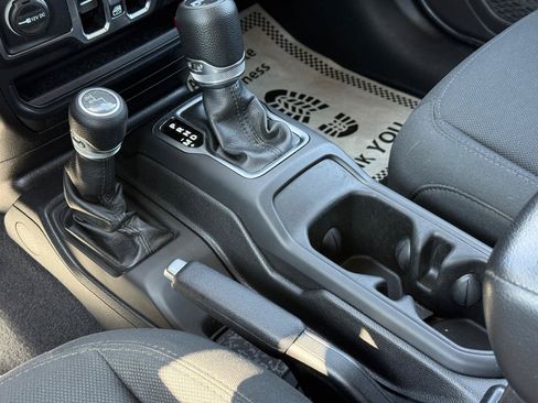 Used 2019 Jeep Wrangler Unlimited Sport S AWD/4WD image 23