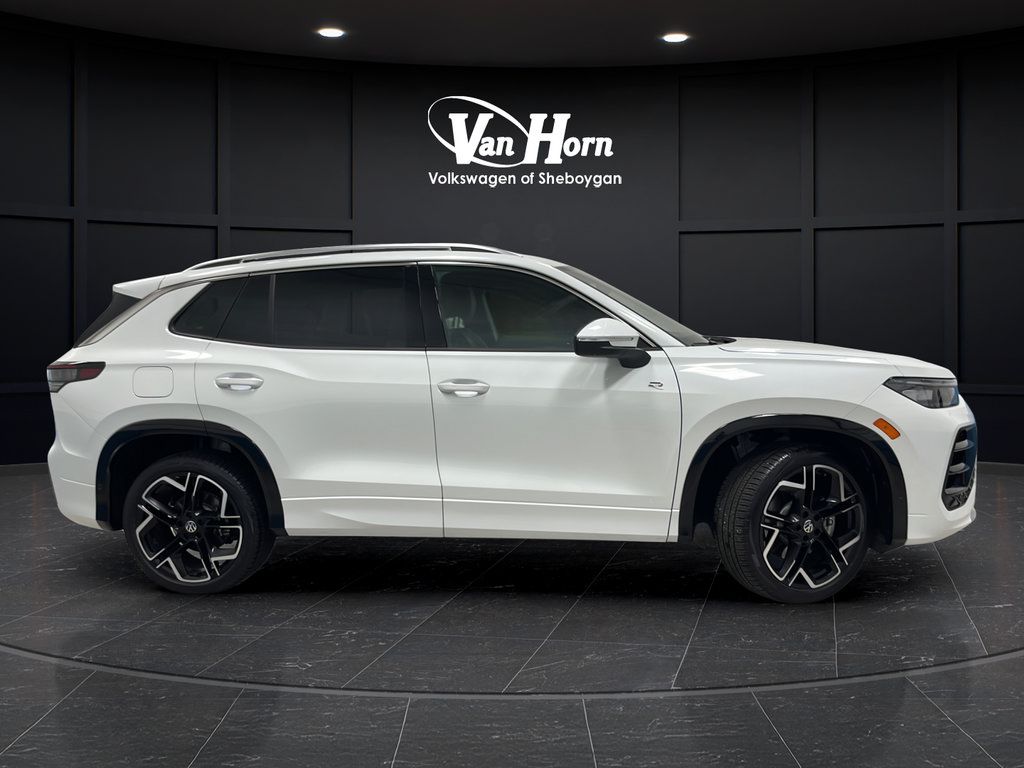 Used 2026 Volkswagen Tiguan SEL R-Line AWD/4WD image 2