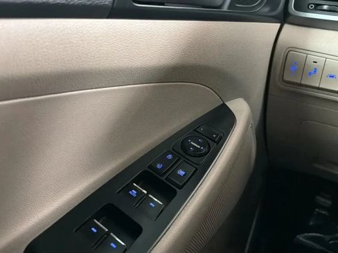Used 2016 Hyundai Tucson Limited w/ Option Group 03 FWD image 19