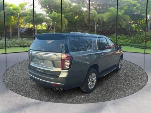 Used 2023 Chevrolet Suburban Premier RWD image 5