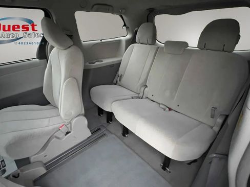 Used 2011 Toyota Sienna LE w/ Towing Pkg FWD image 13