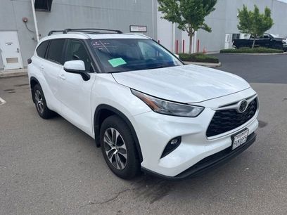 Used 2025 Toyota Highlander XLE