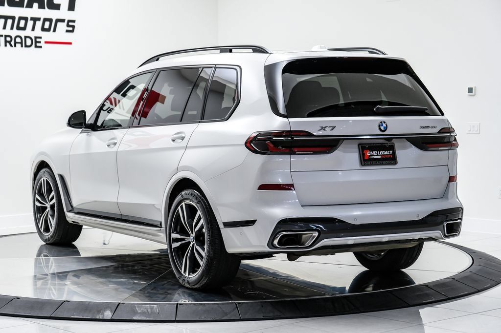 Used 2025 BMW X7 xDrive40i AWD/4WD image 12