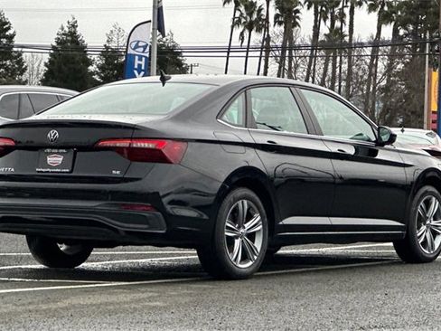 Used 2024 Volkswagen Jetta SE image 5