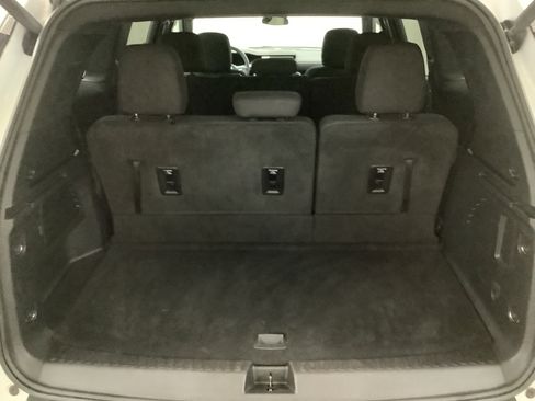 Used 2025 GMC Acadia Elevation FWD image 8