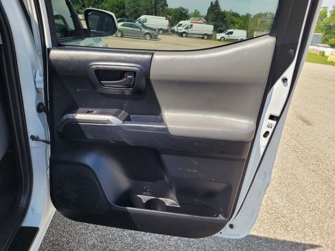 Used 2019 Toyota Tacoma SR5 image 16