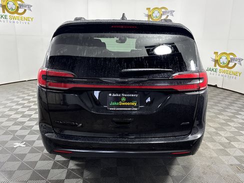 New 2026 Chrysler Pacifica Select image 7