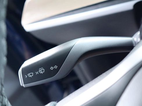 Used 2021 Tesla Model Y Long Range AWD/4WD image 22