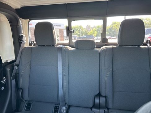 New 2025 Jeep Gladiator Sport image 33