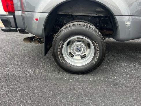 Used 2023 Ford F350 Platinum image 13