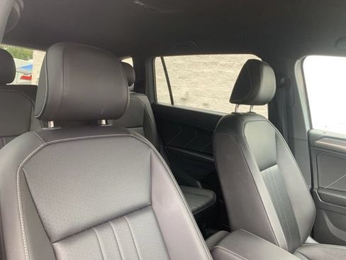 Used 2022 Volkswagen Tiguan SE R-Line FWD image 43