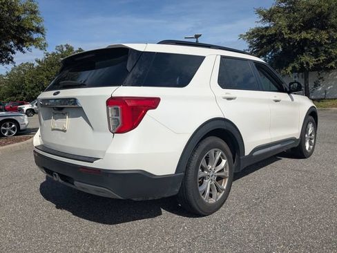 Used 2024 Ford Explorer XLT w/ Equipment Group 202A RWD image 3