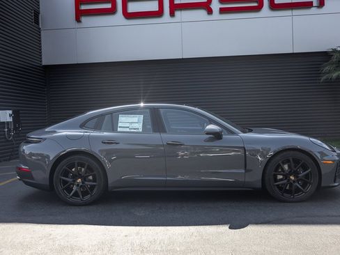 Used 2025 Porsche Panamera image 10
