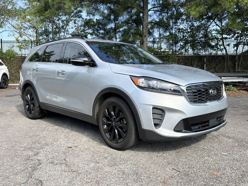 Used 2020 Kia Sorento S FWD image 3