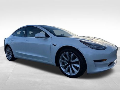 Used 2020 Tesla Model 3 Standard Range Plus image 1