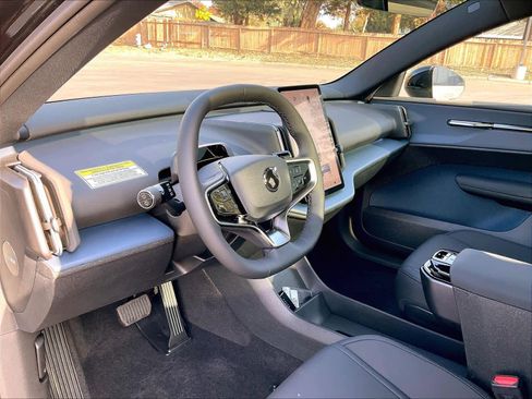 New 2025 Volvo EX30 Plus w/ Protection Package Premier image 8