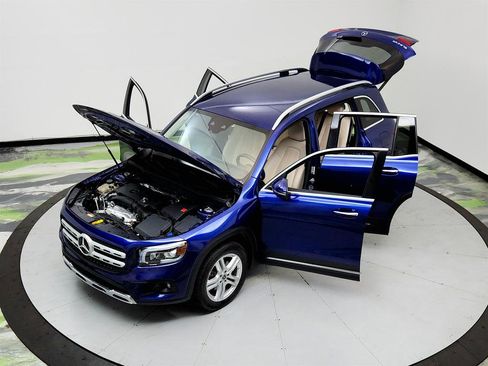 Used 2021 Mercedes-Benz GLB 250 w/ Premium Package image 37