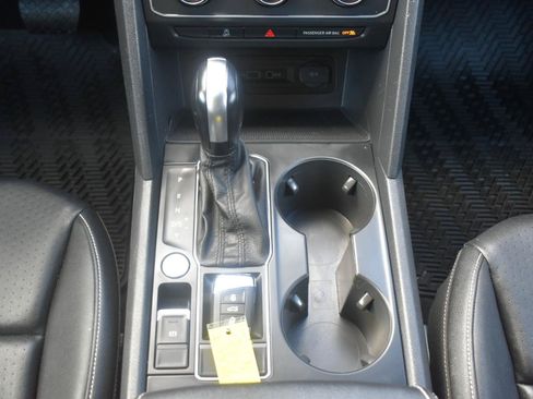Used 2020 Volkswagen Atlas Cross Sport SE FWD image 22