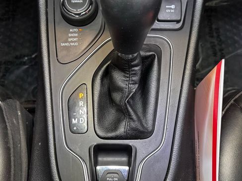 Used 2020 Jeep Cherokee Latitude Plus w/ Cold Weather Group AWD/4WD image 35