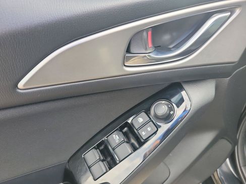 Used 2018 MAZDA MAZDA3 Sport FWD image 21