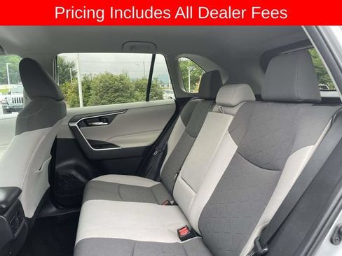 Used 2020 Toyota RAV4 XLE AWD/4WD image 17