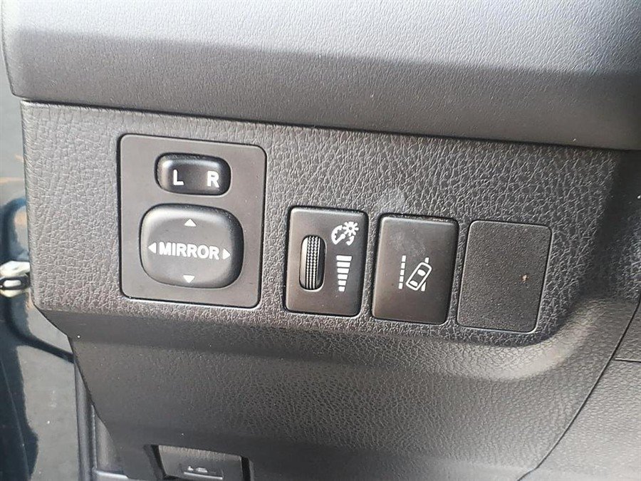 Used 2018 Toyota RAV4 LE w/ All Weather Liner Package AWD/4WD image 18